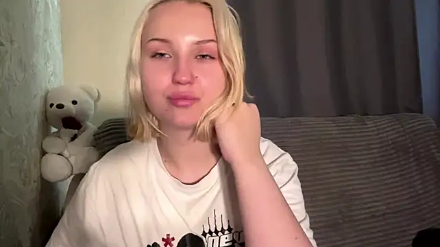 KiaraLemert live XXX chat