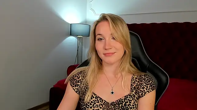 ElaraVoltage – webcam-show
