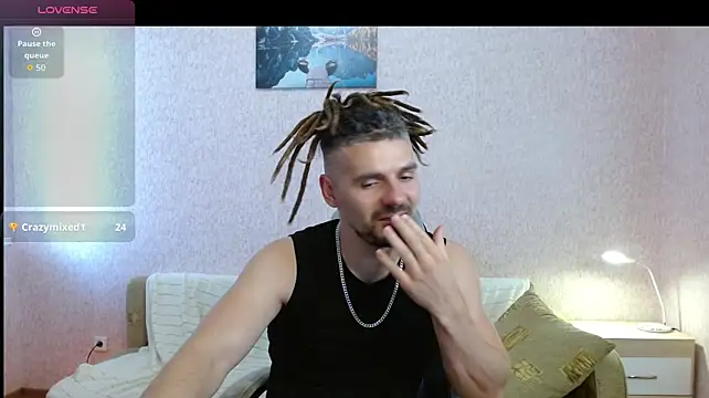 Aestheticguy101 Adlı Modelin Canlı XXX Sohbeti