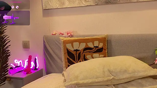 MilkMeSoftly's Live Chat Room