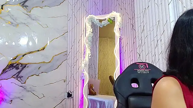 دردشة PEACHY_TAY الجنسية المباشرة