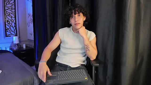adrian_black86306 Webcam Show