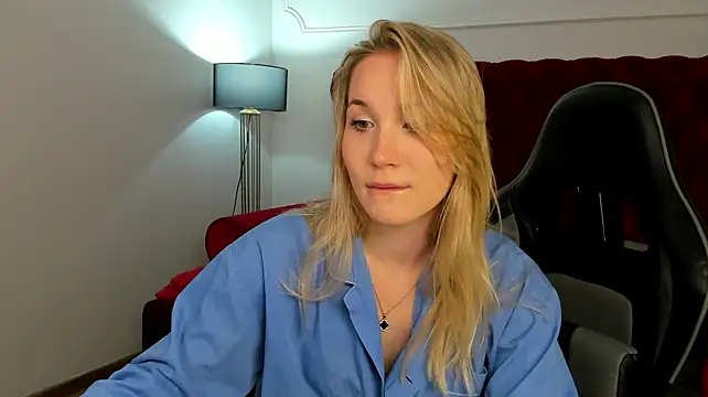 ElaraVoltage Chat XXX live