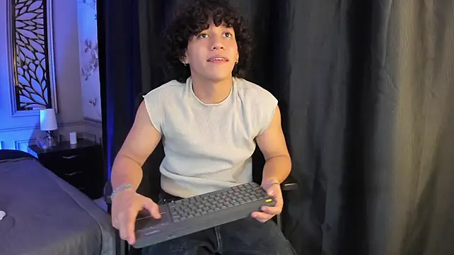 adrian_black86306 Webcam Show