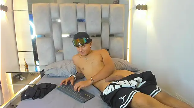 Chat +18 de Ruslan_marcel ao vivo