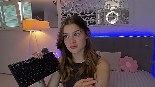 LuisaClover Chat XXX in diretta