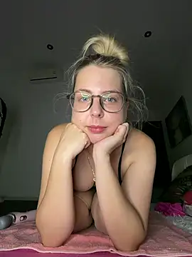 Livewithlucy: онлайн-секс-чат