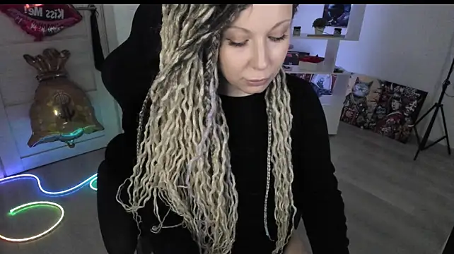 Chatroom XXX en direct de HoneySallyMoore