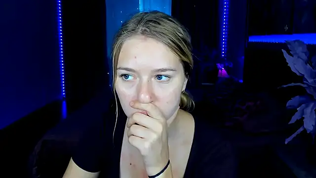 RosaTiny élő XXX-chatje