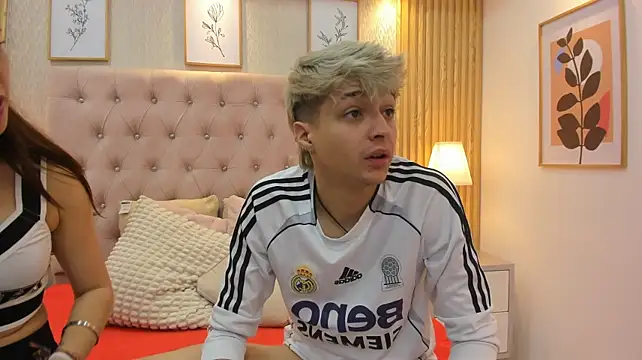 Show modela Ari_Stonne na web-kameri