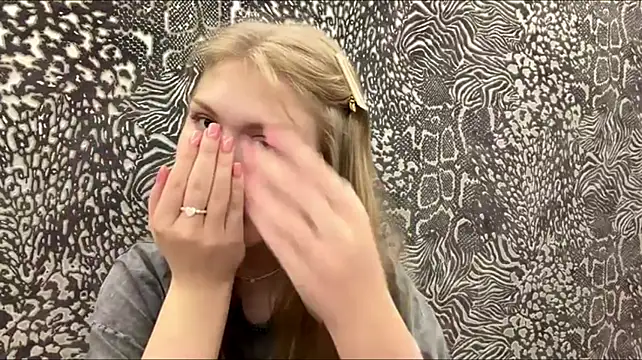 sorrelwood's Live XXX Chat