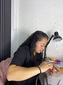 Show modela Nails_Lucia na web-kameri