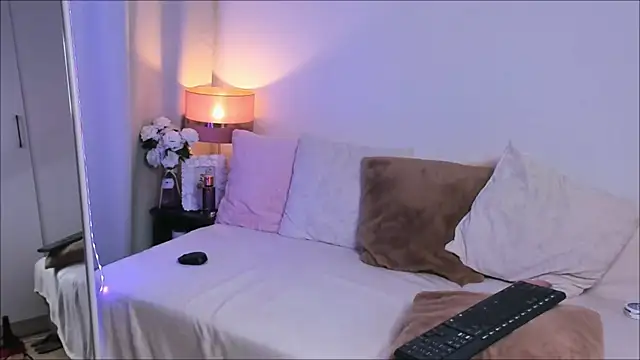 دردشة AlyaAngel الجنسية المباشرة