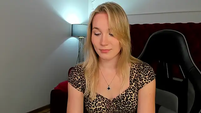 ElaraVoltagen Live XXX chat