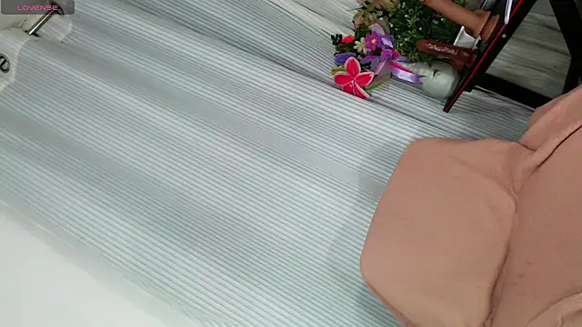 mia_holly18 网络视讯表演