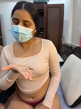 Show modela youngcoupleloverose na web-kameri