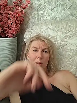stellahere8 live XXX chat