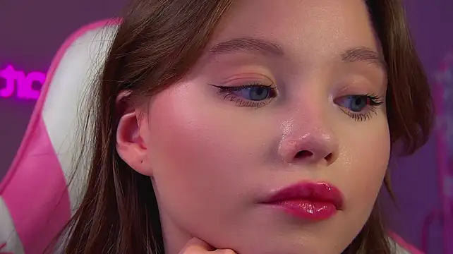 צ'אט XXX בשידור חי של KeiraAsti
