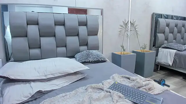Chat +18 de Charlie___Musk ao vivo