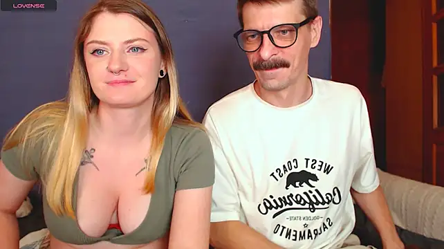 XXX chat uživo modela CozyCurves