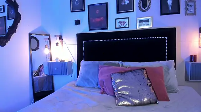 pinkk_deemon élő XXX-chatje