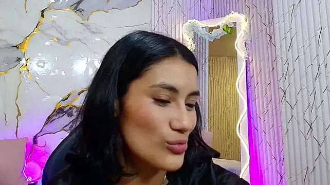 PEACHY_TAY élő XXX-chatje
