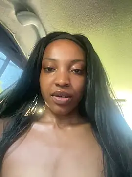 Queenkimi777 Adlı Modelin Canlı XXX Sohbeti