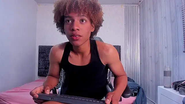 luccas_lowee XXX чат на живо