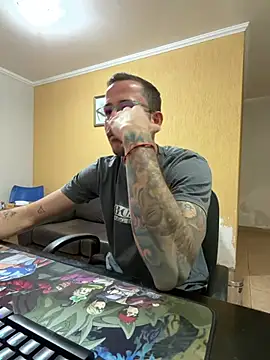 XXX chat uživo modela MeladoDiMel