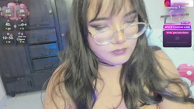 Chat XXX en directo de Naoko_7w7