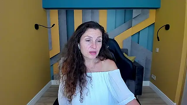 Онлайн чат XXX EllaLong