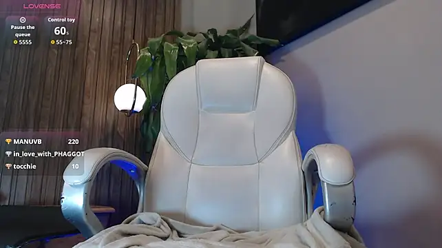 Онлайн чат XXX Colby_driscoll