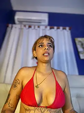 Chat XXX en directo de LeylaKnox