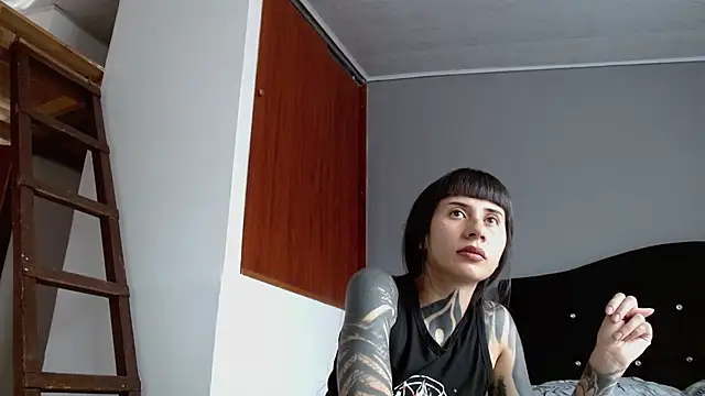 Emilia_1995 Live XXX-Chat