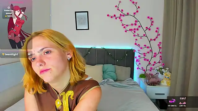 DellaRows' Live XXX Chat