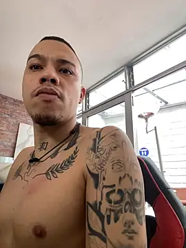 Chat +18 de AlphaMasterXxx ao vivo