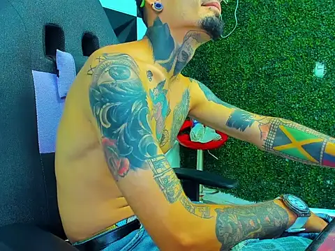 Czat XXX na żywo – Boy_tatto77
