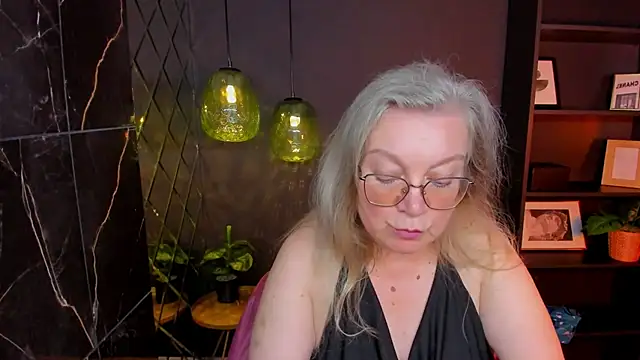 NataliMellow élő XXX-chatje