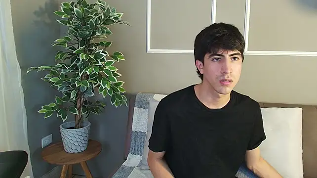 XXX chat uživo modela Tanjiro_Azui