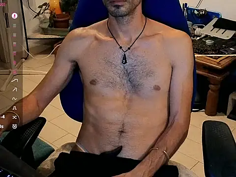 CuriousGeniee Show in webcam