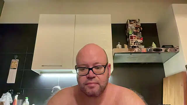 theitalianbear élő XXX-chatje