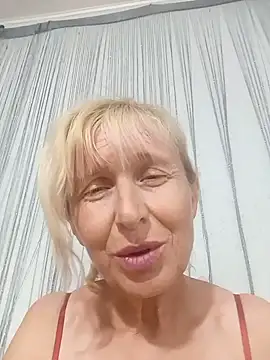 TrinaAdair 即時 XXX 聊天