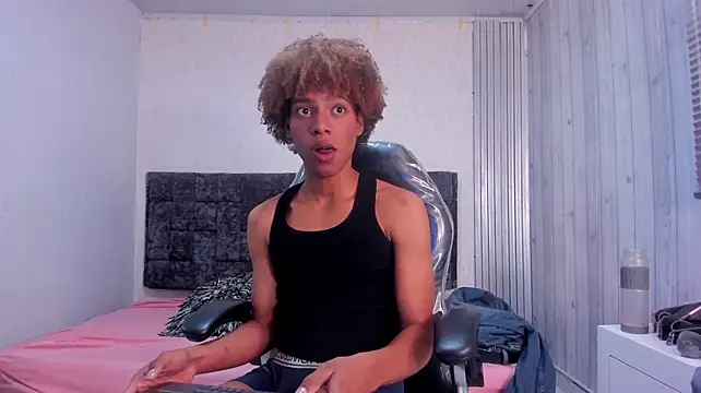 luccas_lowee élő XXX-chatje