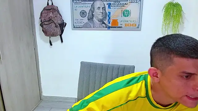 cash_master_daniel Adlı Modelin Canlı XXX Sohbeti