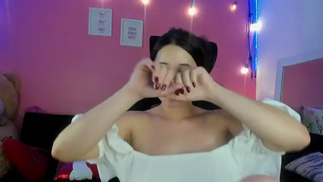 agnes_213 élő XXX-chatje