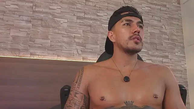 aaron_bolt webkamerás műsora