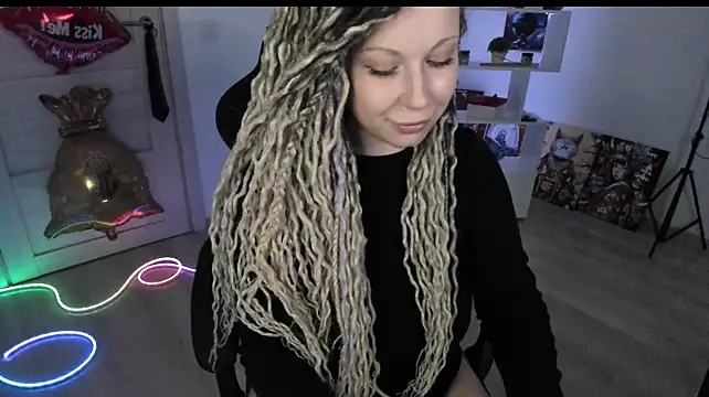 Chatroom XXX en direct de HoneySallyMoore