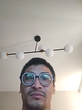 Lokomo32 webcam show