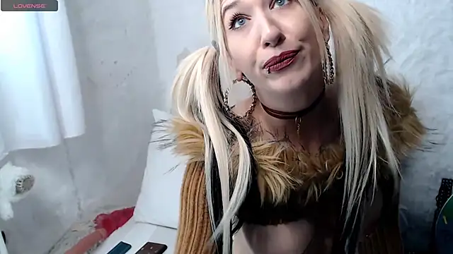 Julia-Sugarn Live XXX chat