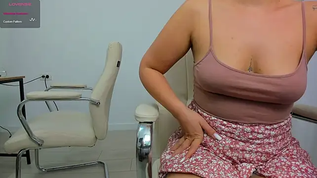 EveEvian Adlı Modelin Canlı XXX Sohbeti